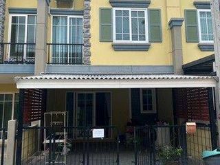 For sale 4 ベッドルーム townhouse in Bang Khae, Bangkok