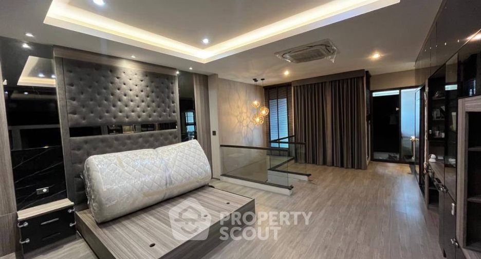For sale 3 bedrooms townhouse in Lat Phrao, Bangkok