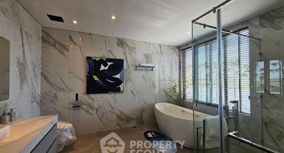 For sale 4 bedrooms villa in Huay Yai, Pattaya