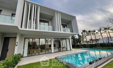 For sale 4 ベッドルーム villa in Huay Yai, Pattaya