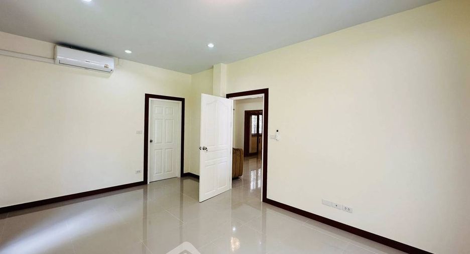 For sale 3 bedrooms house in East Pattaya, Pattaya