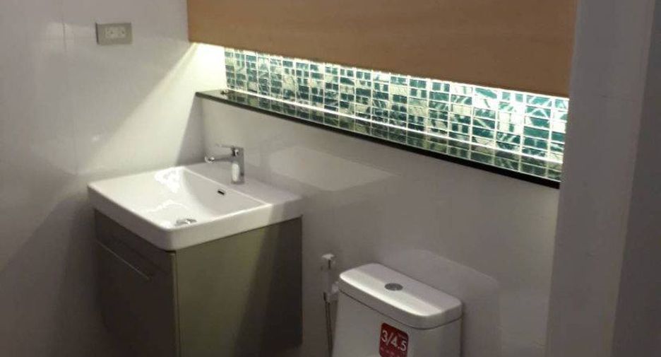 Casa en venta de 2 habitaciones en Si Racha, Chonburi