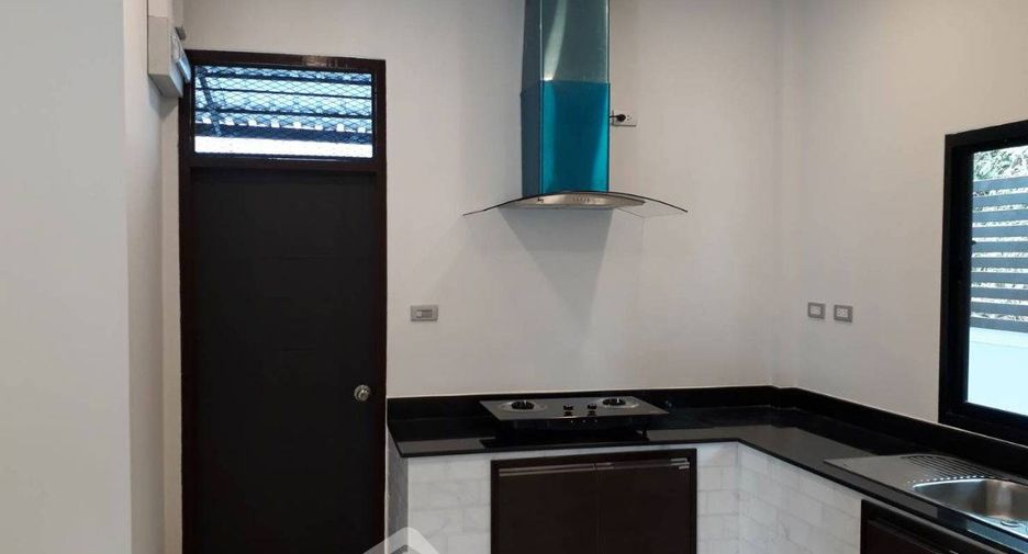 Casa en venta de 2 habitaciones en Si Racha, Chonburi