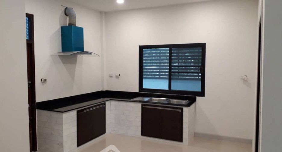 Casa en venta de 2 habitaciones en Si Racha, Chonburi