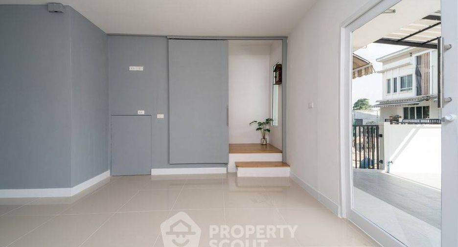 For sale 2 bedrooms townhouse in Khlong Sam Wa, Bangkok