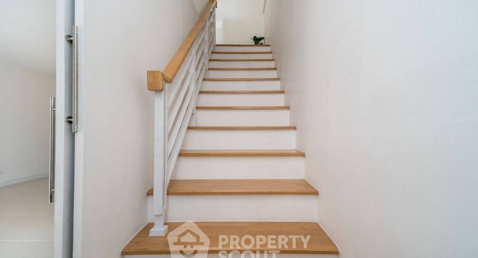 For sale 2 bedrooms townhouse in Khlong Sam Wa, Bangkok