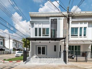 For sale 2 bedrooms townhouse in Khlong Sam Wa, Bangkok