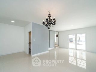 For sale 2 bedrooms townhouse in Khlong Sam Wa, Bangkok