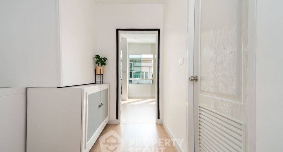 For sale 2 bedrooms townhouse in Khlong Sam Wa, Bangkok