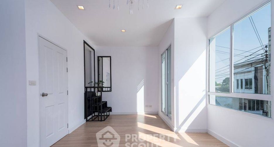 For sale 2 bedrooms townhouse in Khlong Sam Wa, Bangkok