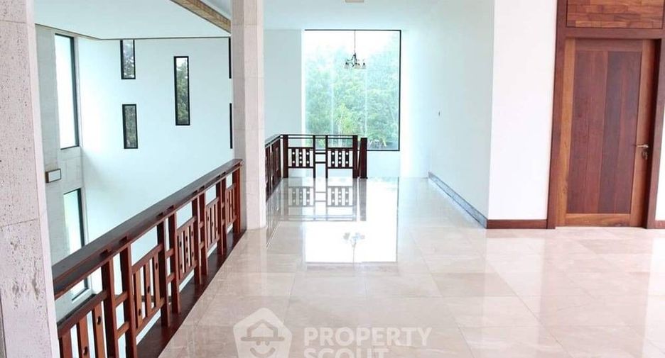 For sale 4 bedrooms house in Khlong Sam Wa, Bangkok