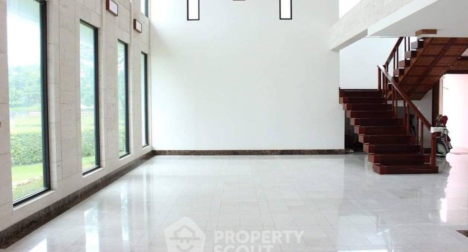 For sale 4 bedrooms house in Khlong Sam Wa, Bangkok