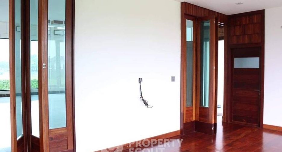 For sale 4 bedrooms house in Khlong Sam Wa, Bangkok