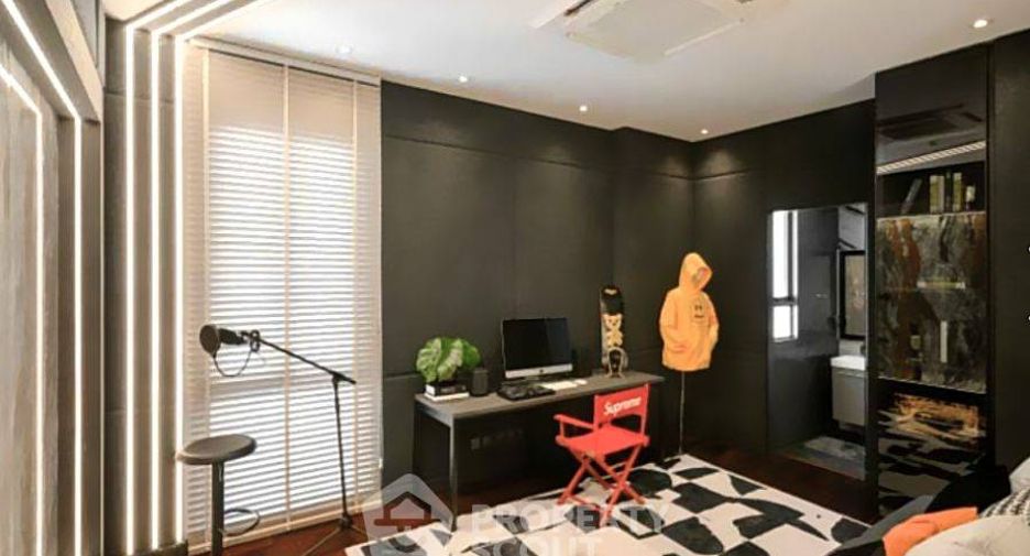 For sale 3 bedrooms house in Bang Kapi, Bangkok