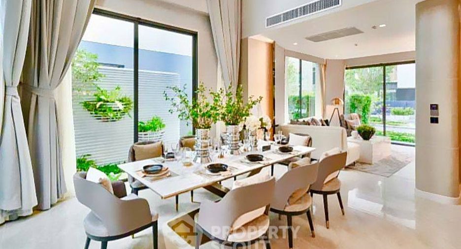 For sale 3 bedrooms house in Bang Kapi, Bangkok