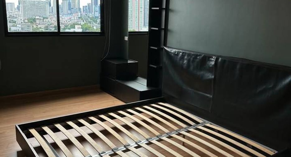 For sale 1 bed condo in Yan Nawa, Bangkok