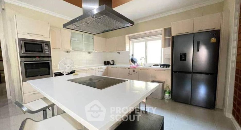 For sale 3 bedrooms house in Pratumnak, Pattaya