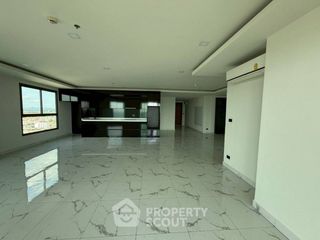 For sale 4 bedrooms condo in Bang Lamung, Chonburi
