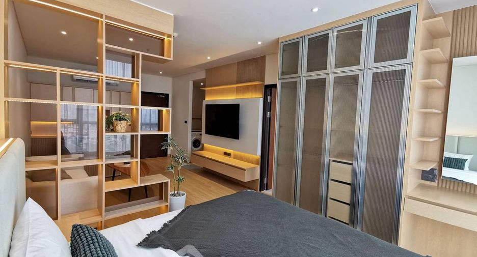For sale 1 bed condo in Khlong Toei, Bangkok