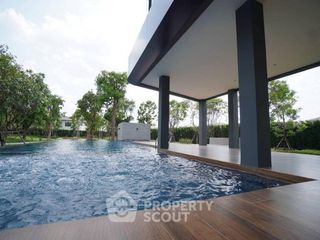 For sale 5 bedrooms house in Khlong Sam Wa, Bangkok