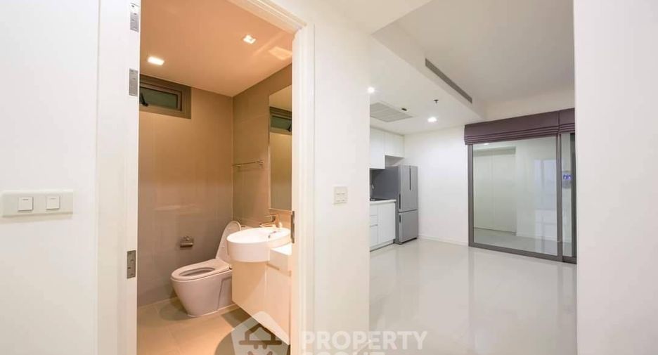 For sale 2 bedrooms condo in Yan Nawa, Bangkok