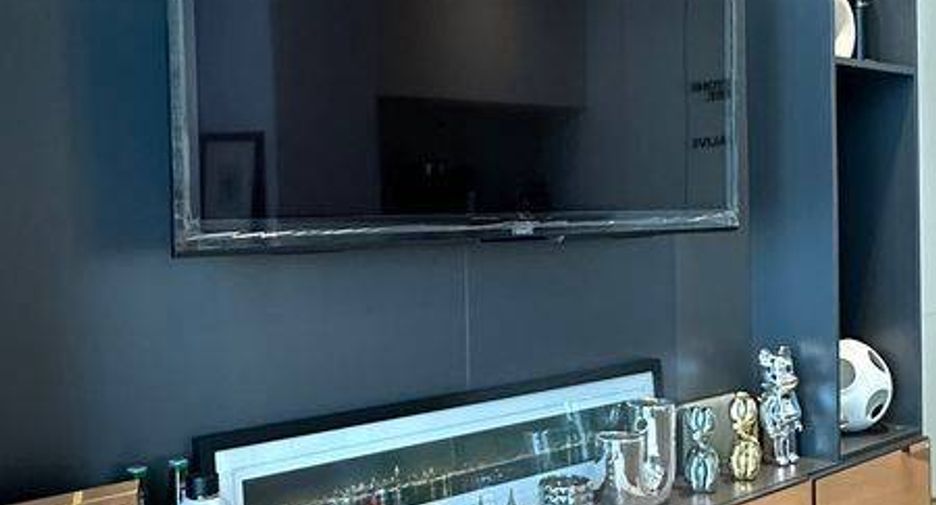 For sale 1 bed condo in Khlong Toei, Bangkok