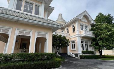 Haus zum Kauf mit 6 Zimmer in Lat Phrao, Bangkok