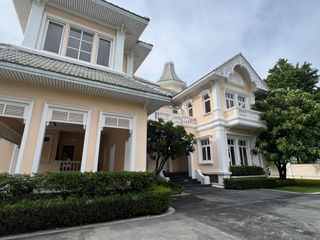 Casa en venta de 6 habitaciones en Lat Phrao, Bangkok