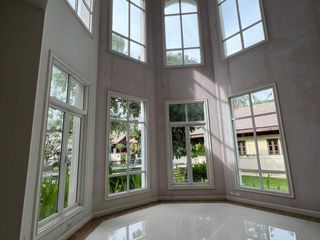 Casa en venta de 6 habitaciones en Lat Phrao, Bangkok