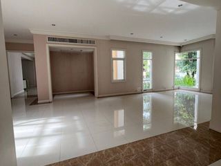 Casa en venta de 6 habitaciones en Lat Phrao, Bangkok