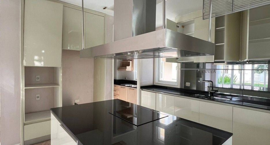 Haus zum Kauf mit 6 Zimmer in Lat Phrao, Bangkok
