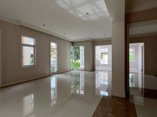 Casa en venta de 6 habitaciones en Lat Phrao, Bangkok