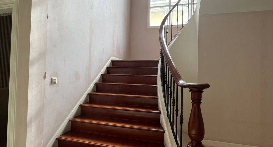 Haus zum Kauf mit 6 Zimmer in Lat Phrao, Bangkok