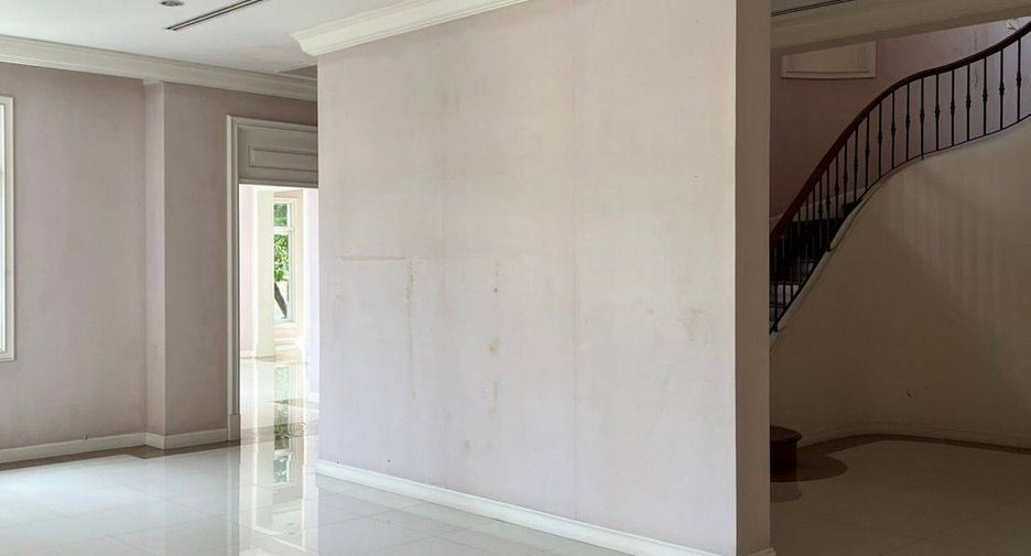 For sale 7 bedrooms house in Lat Phrao, Bangkok