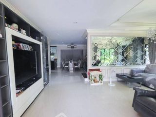 For sale 4 bedrooms house in Bangkok Noi, Bangkok