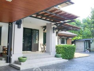 For sale 4 bedrooms house in Bangkok Noi, Bangkok