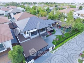 For sale 4 bedrooms house in Bangkok Noi, Bangkok