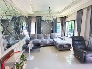 For sale 4 bedrooms house in Bangkok Noi, Bangkok