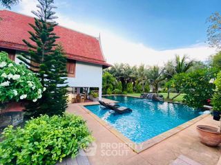 À louer et à vendre 4 chambres maison à Bang Lamung, Chonburi
