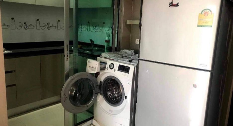For sale 2 bedrooms condo in Huai Khwang, Bangkok