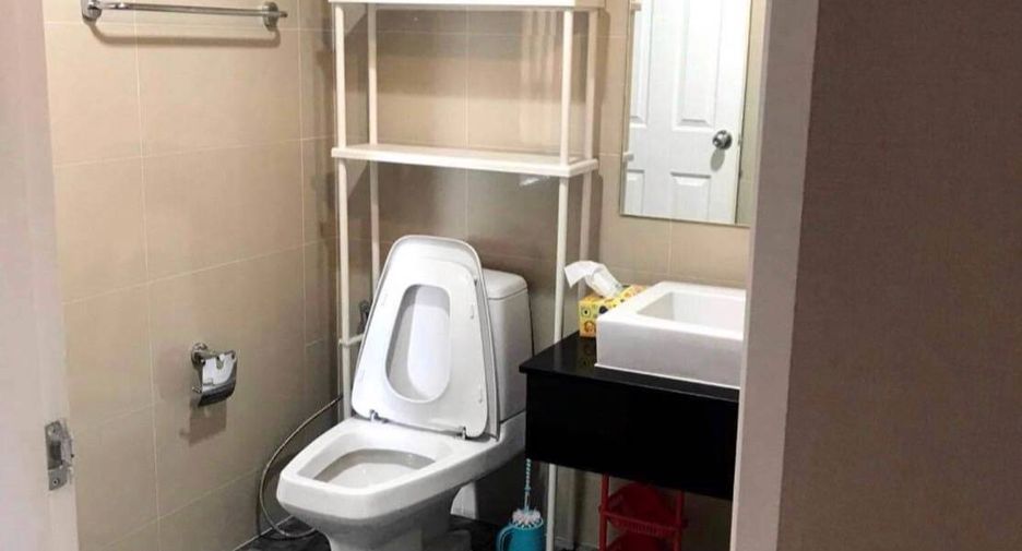 For sale 2 bedrooms condo in Huai Khwang, Bangkok