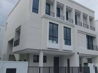 Casa en venta de 4 habitaciones en Lat Krabang, Bangkok