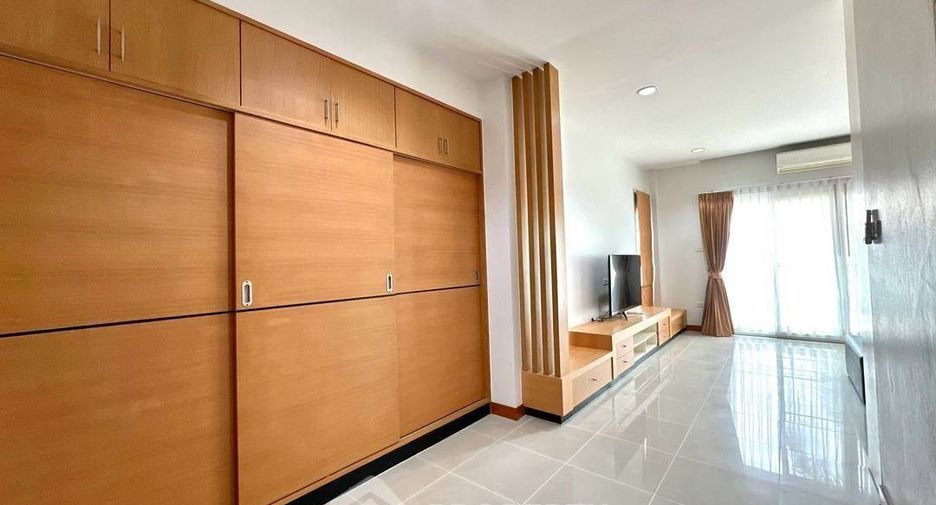 Villa zum Kauf mit 4 Zimmer in Bang Lamung, Chonburi