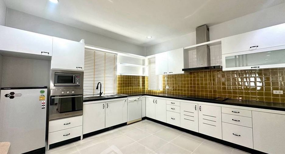 Villa zum Kauf mit 4 Zimmer in Bang Lamung, Chonburi