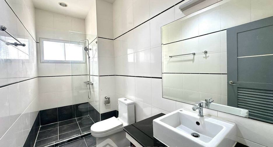 Villa zum Kauf mit 4 Zimmer in Bang Lamung, Chonburi
