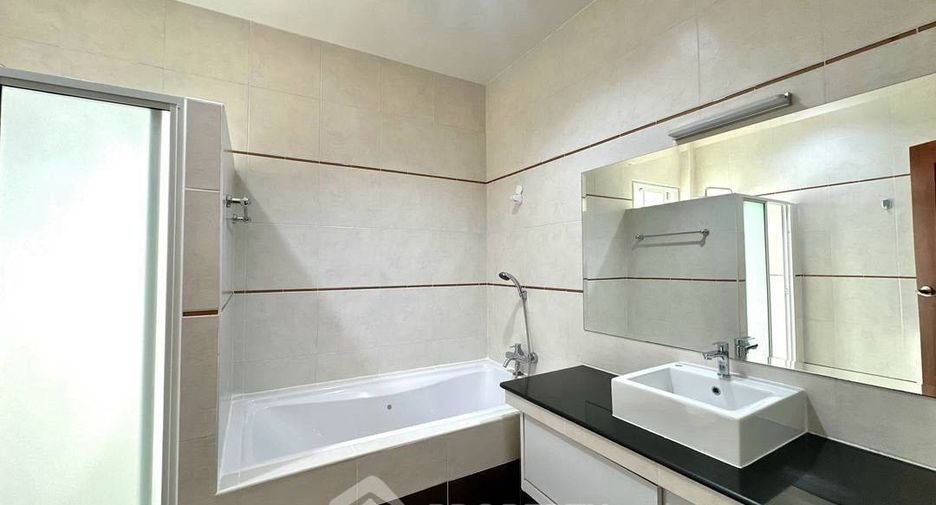 Villa zum Kauf mit 4 Zimmer in Bang Lamung, Chonburi