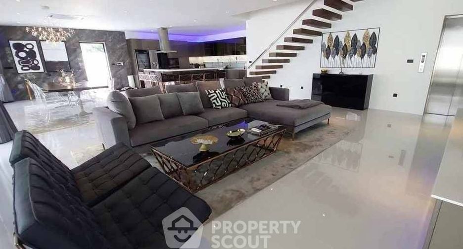 For sale 7 bedrooms house in Pratumnak, Pattaya