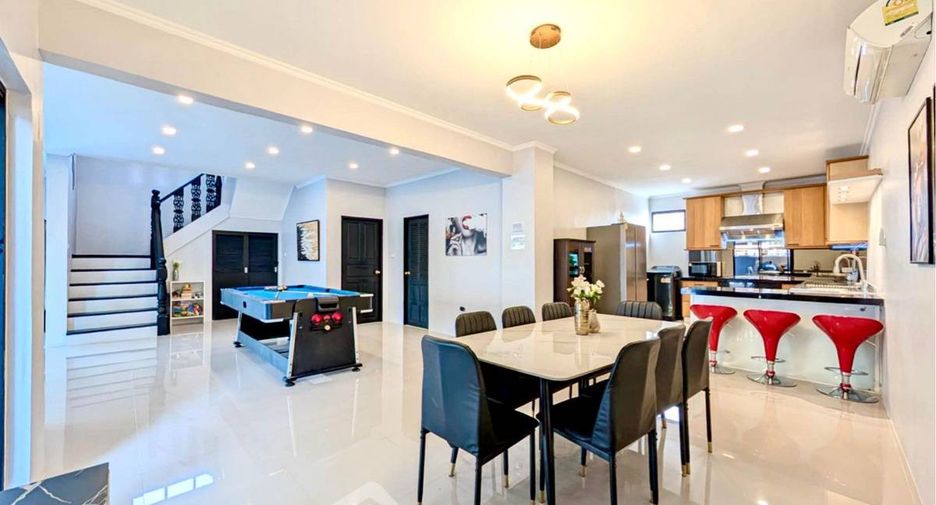 For sale 5 bedrooms villa in East Pattaya, Pattaya