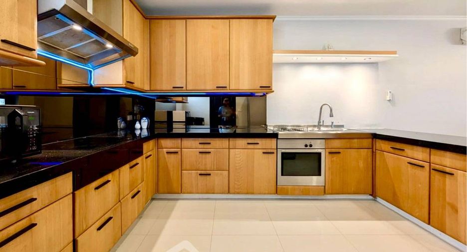 For sale 5 bedrooms villa in East Pattaya, Pattaya