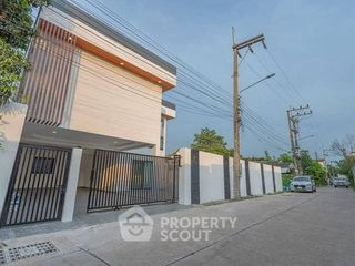 Casa en venta de 5 habitaciones en Bang Lamung, Chonburi
